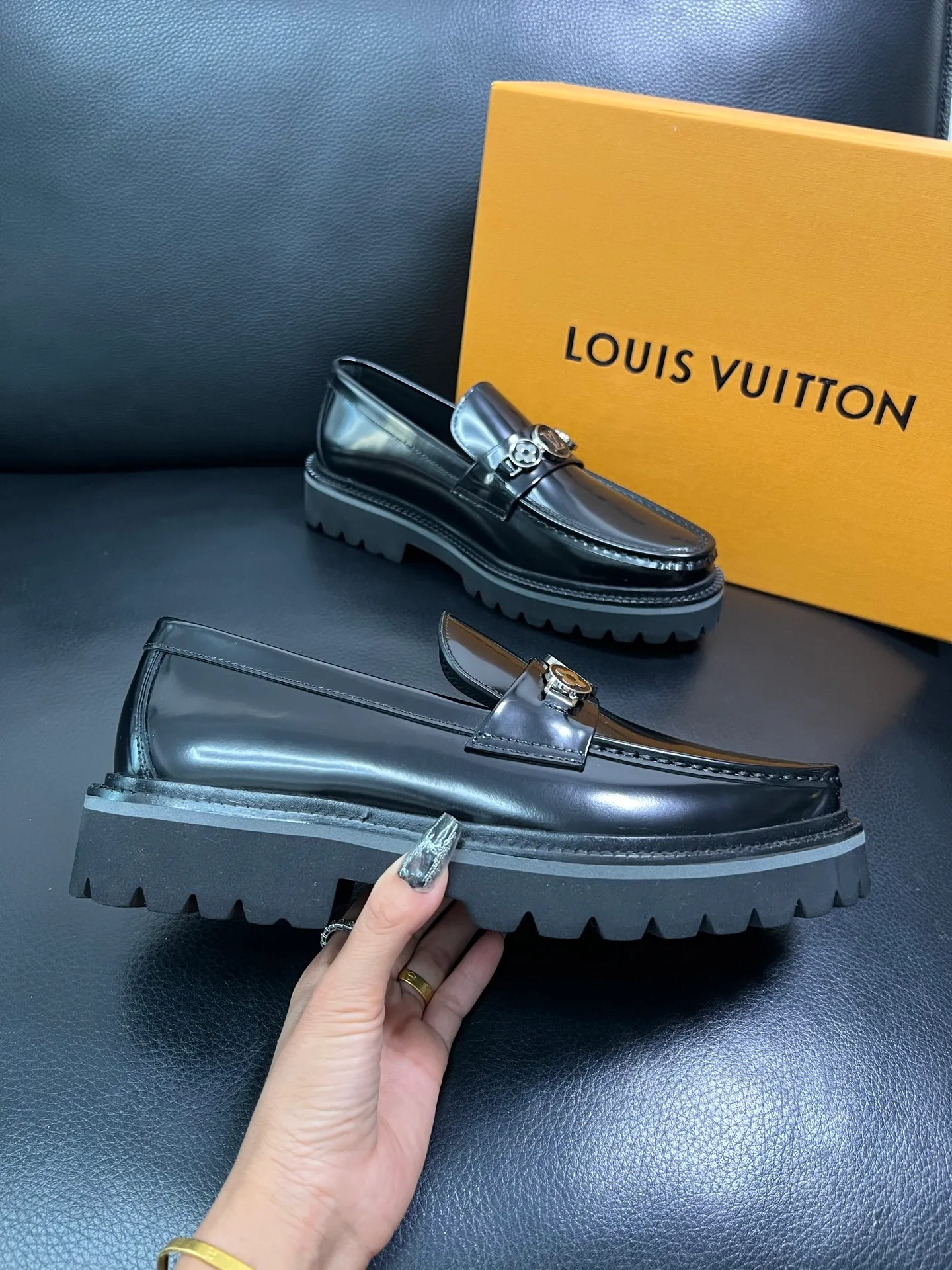 Men's shoes 💰780 Lv top purchasing Louis Vuitton leather shoes counter synchronization, uppers imported from Italy, imported water-dyed cowhide lining, soles: original soles specially provided by the original factory, original factory follow-up goods, high quality, welcome to compare, code number 38-44 (customized 45) 85842